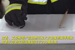 名记：浓眉目前眼睛肿胀无法睁开 视力受损